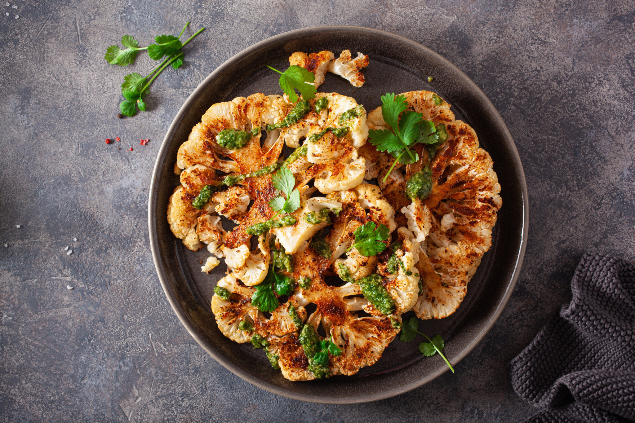 Alpha-Rezept: Karfiolsteaks mit Cashewkern-Bohnen-Dip - Schlanke Figur